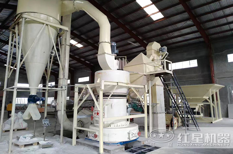 中型石粉磨粉機(jī)安裝現(xiàn)場(chǎng)