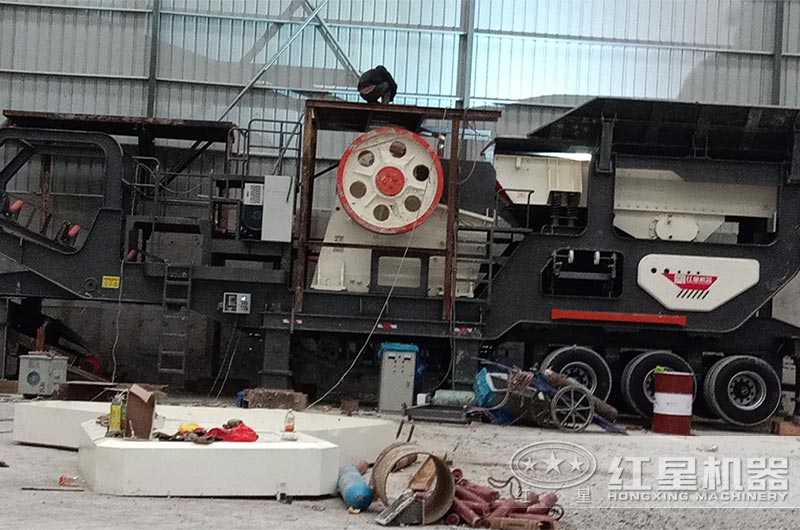 輪胎移動(dòng)顎式破碎機(jī) 輪胎移動(dòng)顎式破碎機(jī)