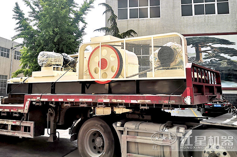 紅星機器齒輥破碎機發貨中 紅星機器齒輥破碎機發貨中