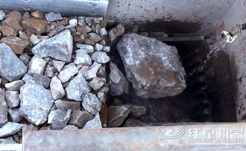 57顎式破碎機(jī)進(jìn)料