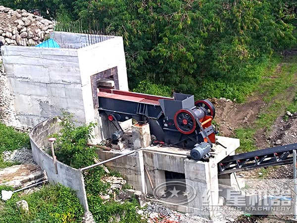 石墨破碎機(jī)現(xiàn)場(chǎng)安裝圖