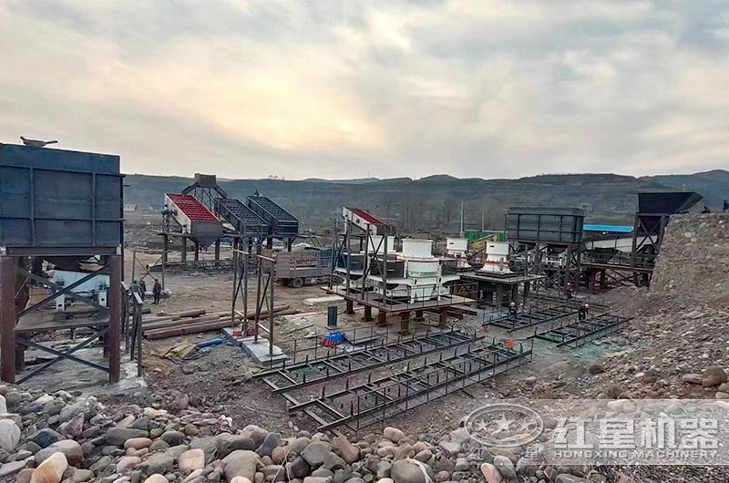 固定砂石生產(chǎn)線現(xiàn)場(chǎng) 固定砂石生產(chǎn)線現(xiàn)場(chǎng)