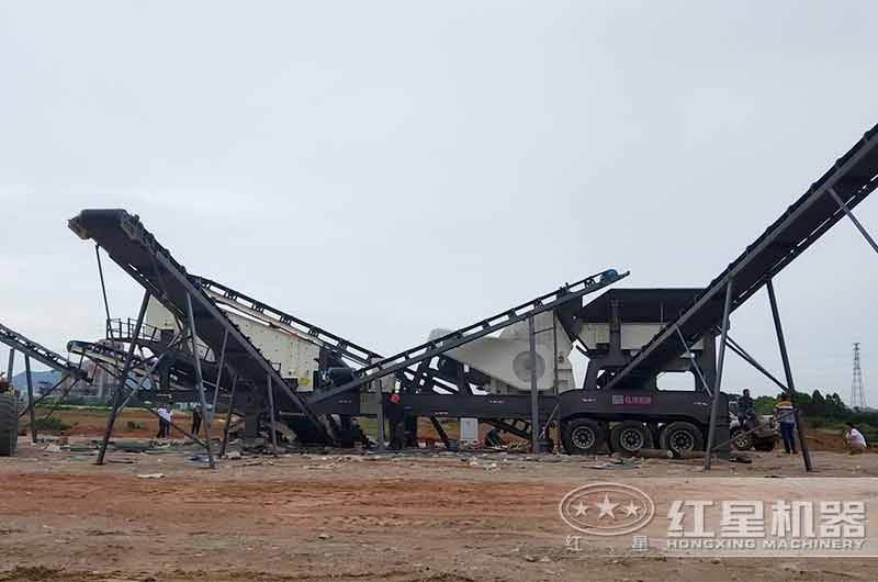 移動(dòng)式破碎機(jī)砂石場(chǎng)現(xiàn)場(chǎng) 移動(dòng)式破碎機(jī)砂石場(chǎng)現(xiàn)場(chǎng)