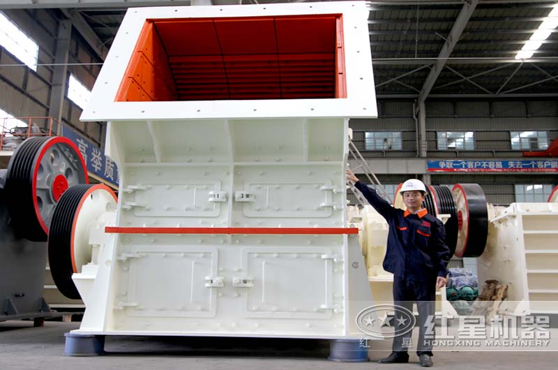 大型重錘式破碎機(jī)實(shí)拍 大型重錘式破碎機(jī)實(shí)拍