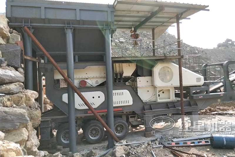 顎破輪胎移動破碎機現場 顎破輪胎移動破碎機現場