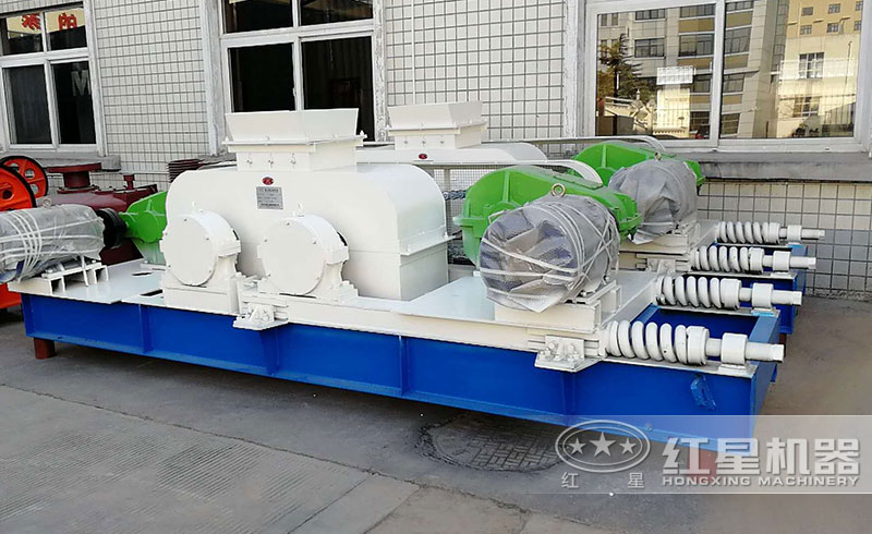 對輥制砂機(jī)生產(chǎn)現(xiàn)場實(shí)拍圖 對輥制砂機(jī)生產(chǎn)現(xiàn)場實(shí)拍圖