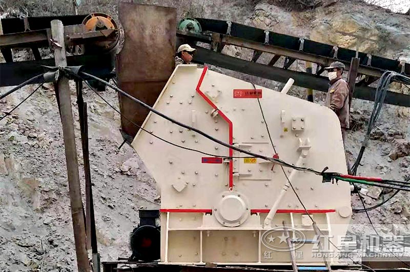 電石反擊式破碎機(jī) 電石反擊式破碎機(jī)