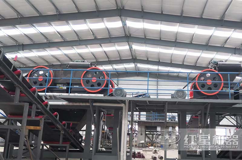 750x250顎式破碎機(jī)應(yīng)用現(xiàn)場(chǎng)一