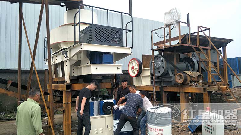 750x250顎式破碎機(jī)應(yīng)用現(xiàn)場(chǎng)二