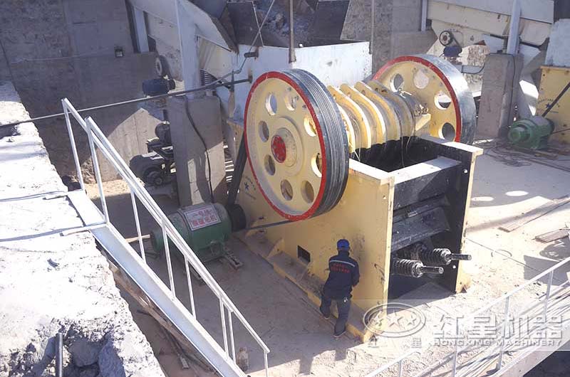 PE1200x1500顎式破碎機 PE1200x1500顎式破碎機