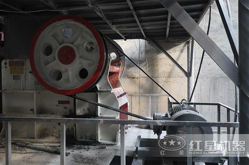 顎式破碎機(jī)現(xiàn)場 顎式破碎機(jī)現(xiàn)場