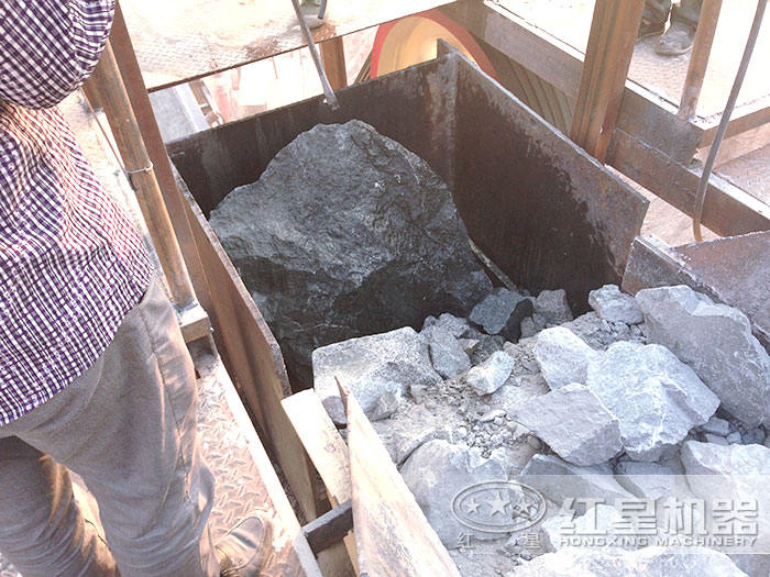 顎式破碎機進料口 顎式破碎機進料口