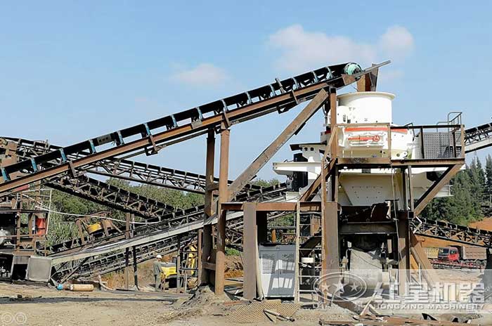 節(jié)能制砂機(jī)現(xiàn)場(chǎng) 節(jié)能制砂機(jī)現(xiàn)場(chǎng)