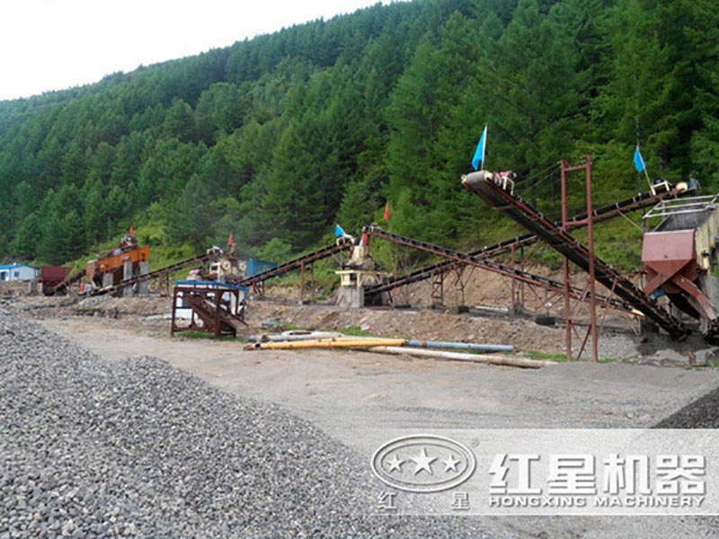 顎式粉碎機生產(chǎn)線現(xiàn)場