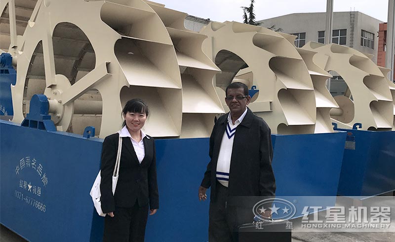 客戶來廠考察洗砂機(jī)