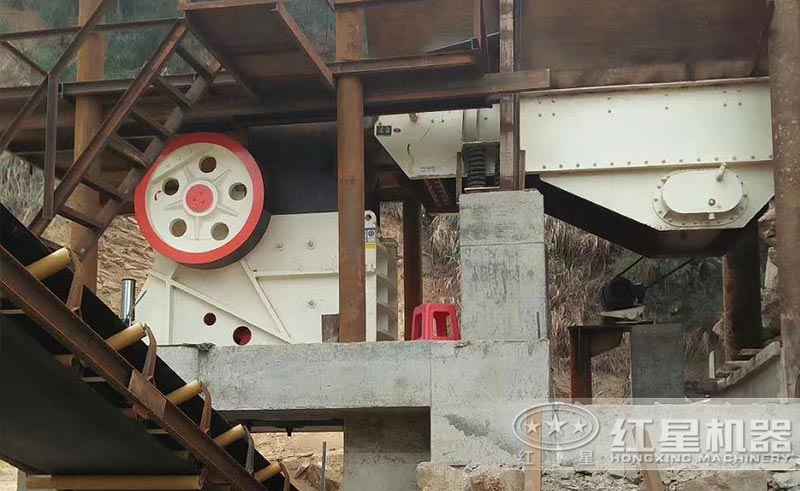 石灰石破碎加工設備——顎式破碎機