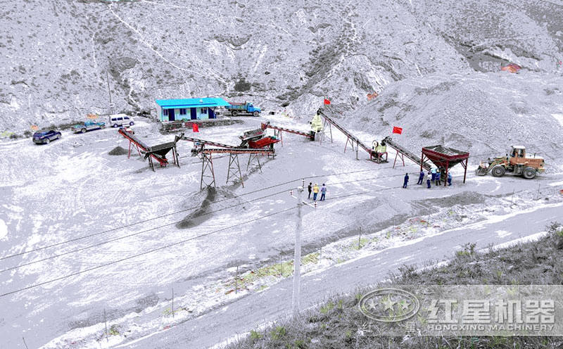 HX-06制砂機生產(chǎn)現(xiàn)場 HX-06制砂機生產(chǎn)現(xiàn)場