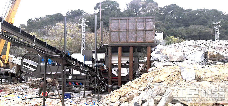 輪胎大型移動(dòng)破石機(jī)