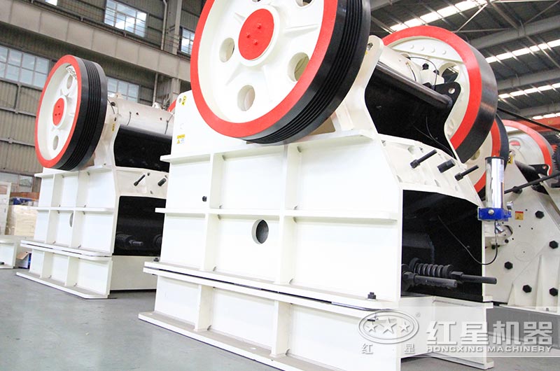 膨潤土加工設(shè)備顎式破碎機(jī)