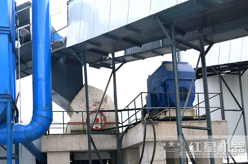 錘式破碎機現(xiàn)場 錘式破碎機現(xiàn)場