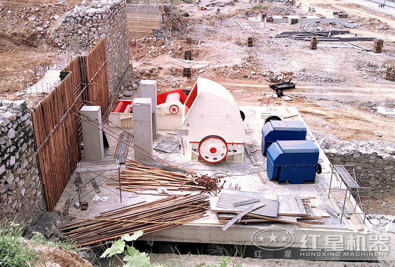 新鄉客戶錘式破碎機作業現場 新鄉客戶錘式破碎機作業現場