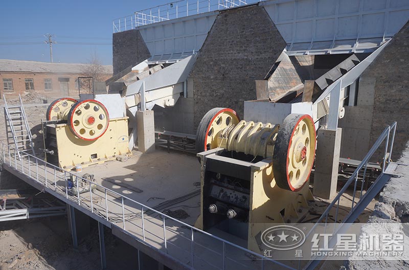 顎式破碎機生產(chǎn)現(xiàn)場 顎式破碎機生產(chǎn)現(xiàn)場