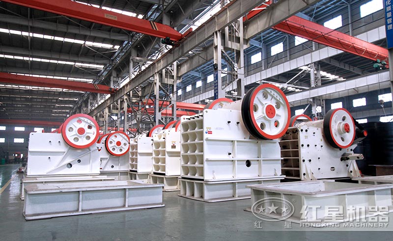 顎式破碎機(jī)是比較常見(jiàn)的粉碎石頭機(jī)器