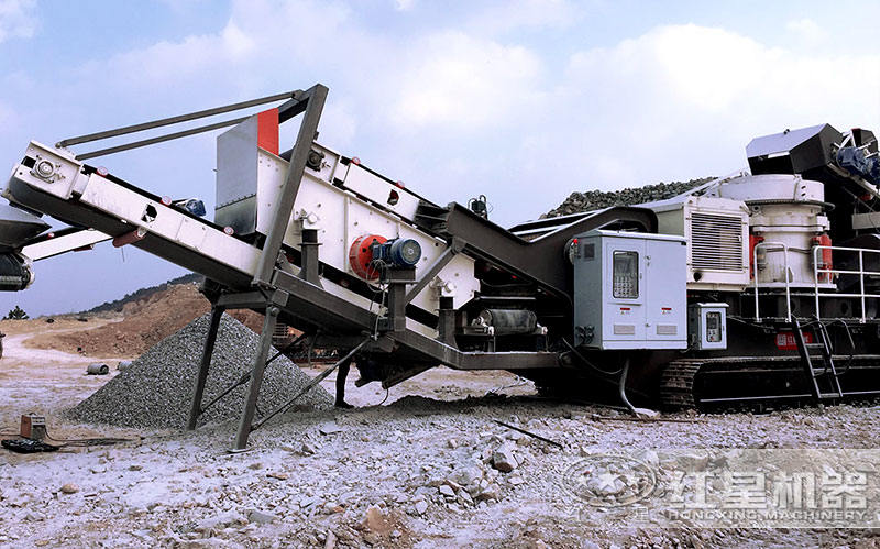 移動石料破碎機(jī)作業(yè)現(xiàn)場
