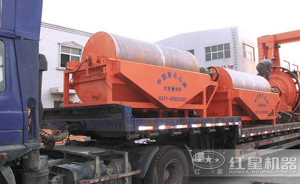 沙鐵礦磁選機(jī)發(fā)貨圖 沙鐵礦磁選機(jī)發(fā)貨圖