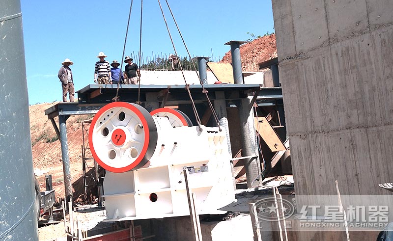 顎式破石機現場安裝中 顎式破石機現場安裝中