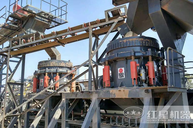 液壓圓錐式破碎機生產(chǎn)現(xiàn)場