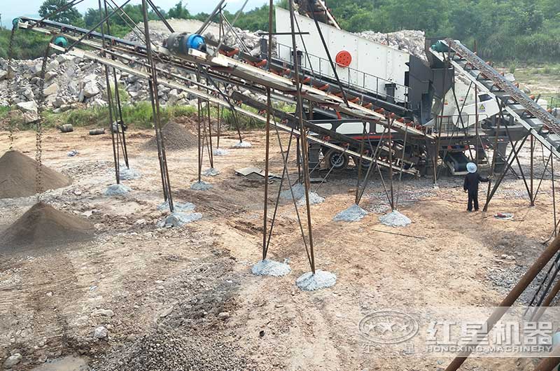 小型簡易制砂一體機生產(chǎn)現(xiàn)場 小型簡易制砂一體機生產(chǎn)現(xiàn)場