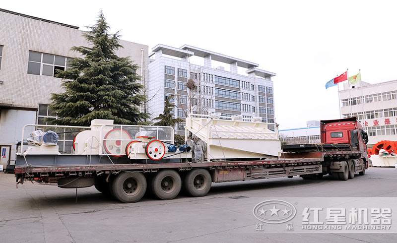 對輥式制砂機裝車完畢準備發貨 對輥式制砂機裝車完畢準備發貨