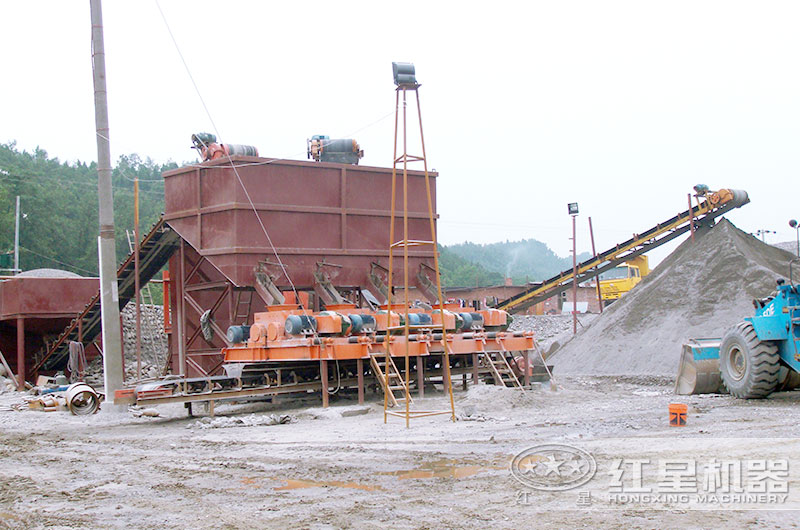 對輥式破碎機現場圖 對輥式破碎機現場圖