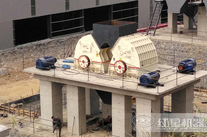 重錘式破碎機生產現場 重錘式破碎機生產現場