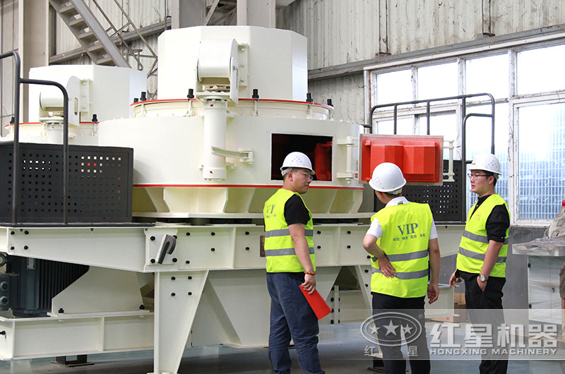 大型沖擊式軋石機(jī) 大型沖擊式軋石機(jī)