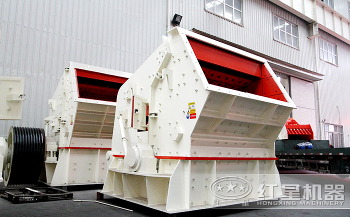 反擊式破碎機車間照 反擊式破碎機車間照