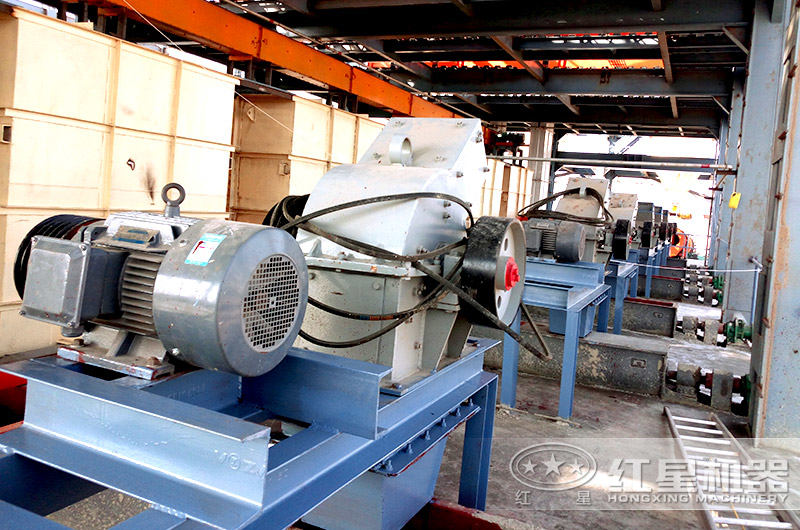 錘式破碎機(jī)多機(jī)現(xiàn)場(chǎng)作業(yè)圖