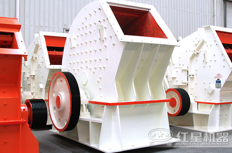 錘式破碎機(jī)車間照 錘式破碎機(jī)車間照