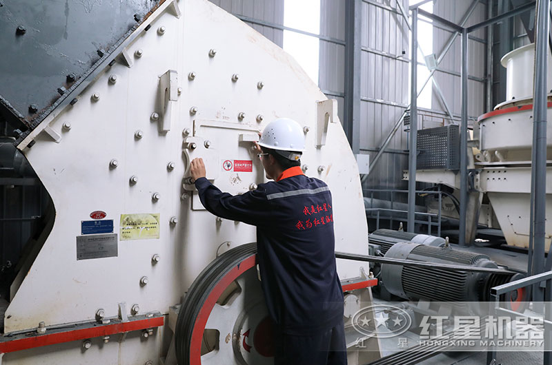 紅星技術人員到現(xiàn)場安裝維護