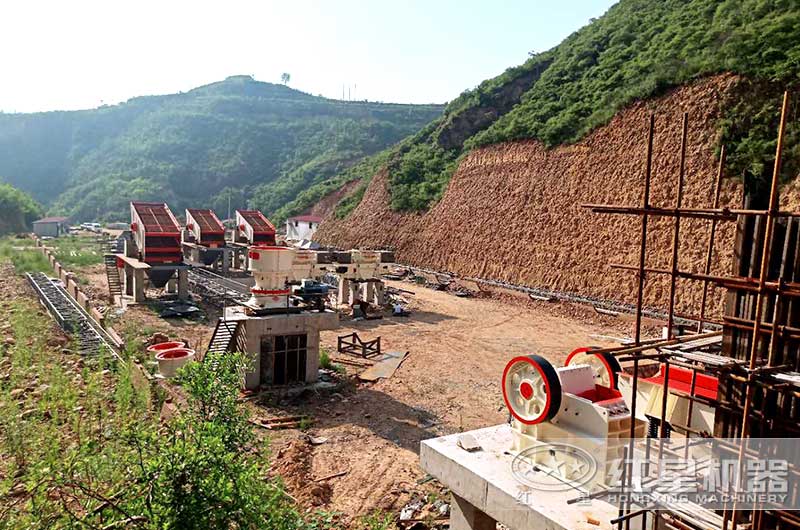 山石打碎機(jī)器現(xiàn)場