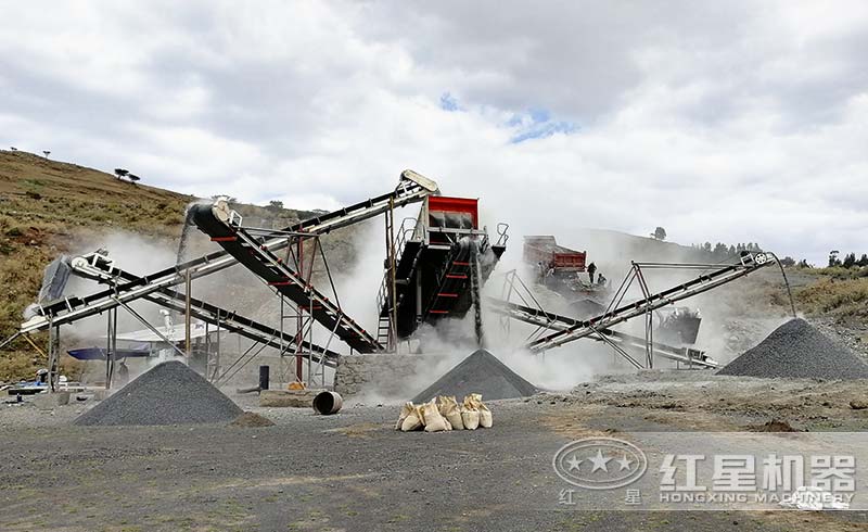 移動(dòng)制砂生產(chǎn)機(jī)現(xiàn)場(chǎng) 移動(dòng)制砂生產(chǎn)機(jī)現(xiàn)場(chǎng)