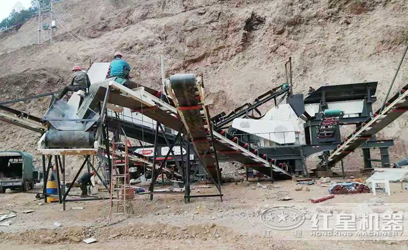 移動石頭粉碎機(jī)山區(qū)工作 移動石頭粉碎機(jī)山區(qū)工作