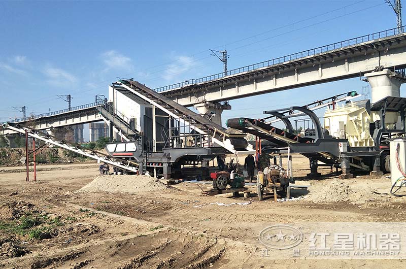 廢舊鐵路混凝土軌枕破碎現(xiàn)場(chǎng)