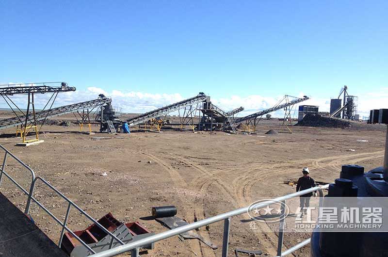 鐵礦石破碎現(xiàn)場(chǎng) 鐵礦石破碎現(xiàn)場(chǎng)