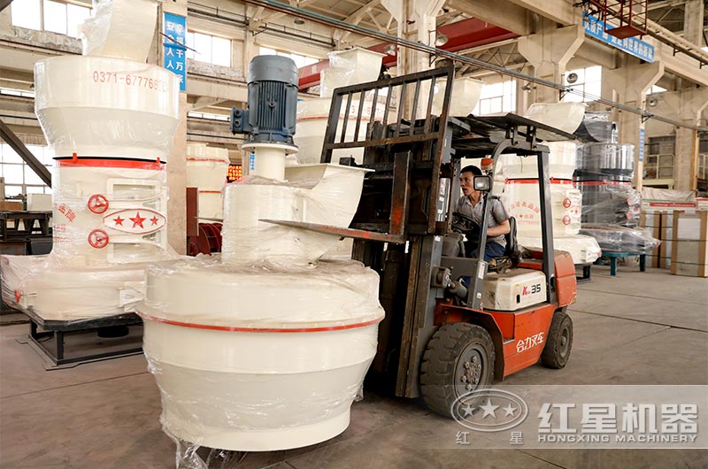 紅星工作人員進行發貨前裝機 紅星工作人員進行發貨前裝機