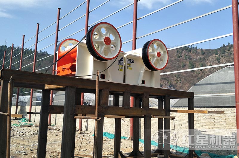 750x250顎破機(jī)用于小型砂石廠