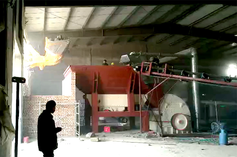 施工生產中的環錘式破碎機 施工生產中的環錘式破碎機