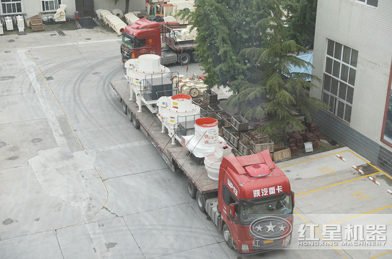 紅星磨粉機裝車發(fā)貨現(xiàn)場 紅星磨粉機裝車發(fā)貨現(xiàn)場