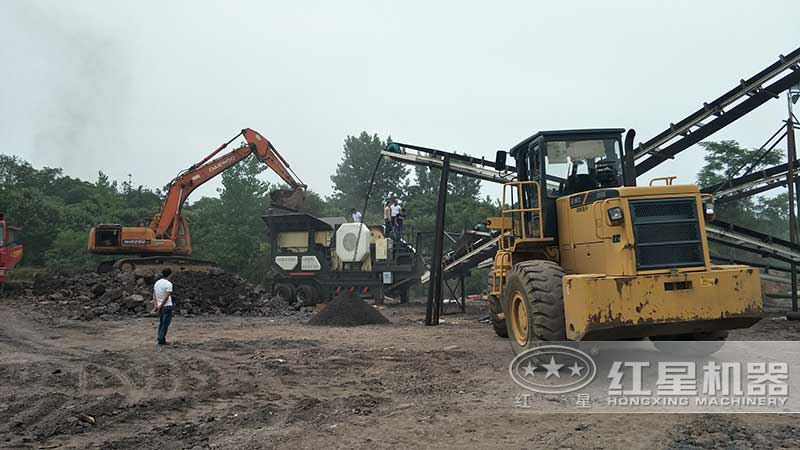 時產(chǎn)150噸煤矸石移動破碎站現(xiàn)場一 時產(chǎn)150噸煤矸石移動破碎站現(xiàn)場一